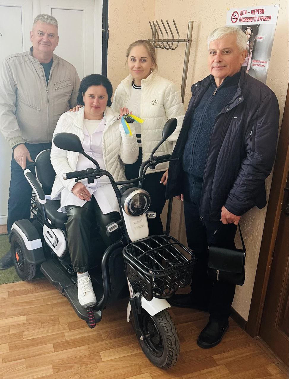 photo 5271888102199249491 y